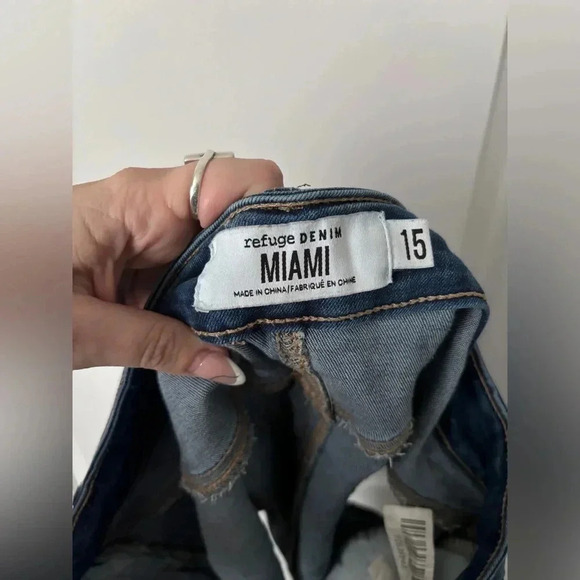 Refuge Denim | Miami Denim Dark Wash Distressed Shorts (Jegging) | Size 15 - Picture 7 of 8